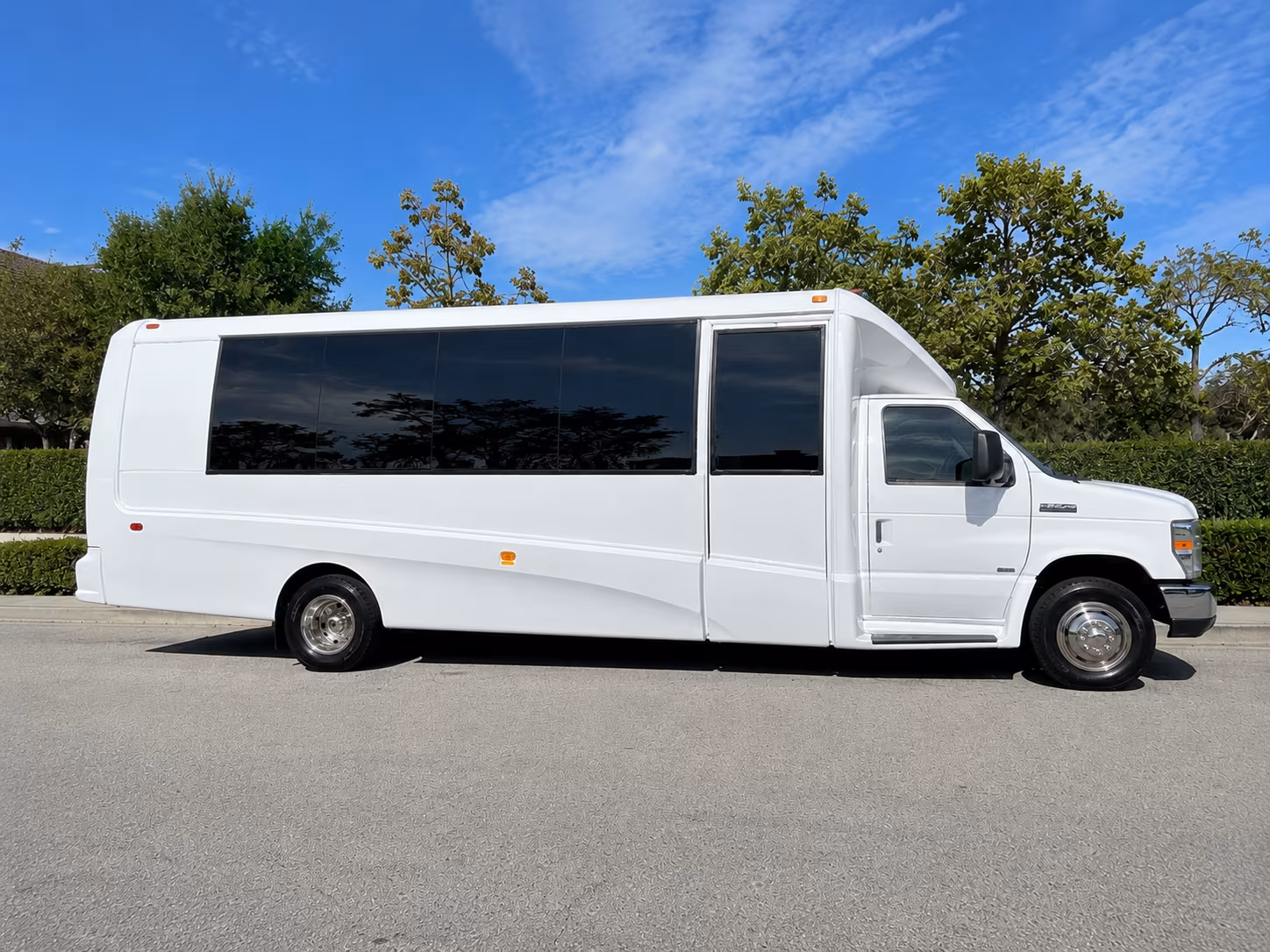 concert bus rentals for groups headed to venue at the bend and the signal