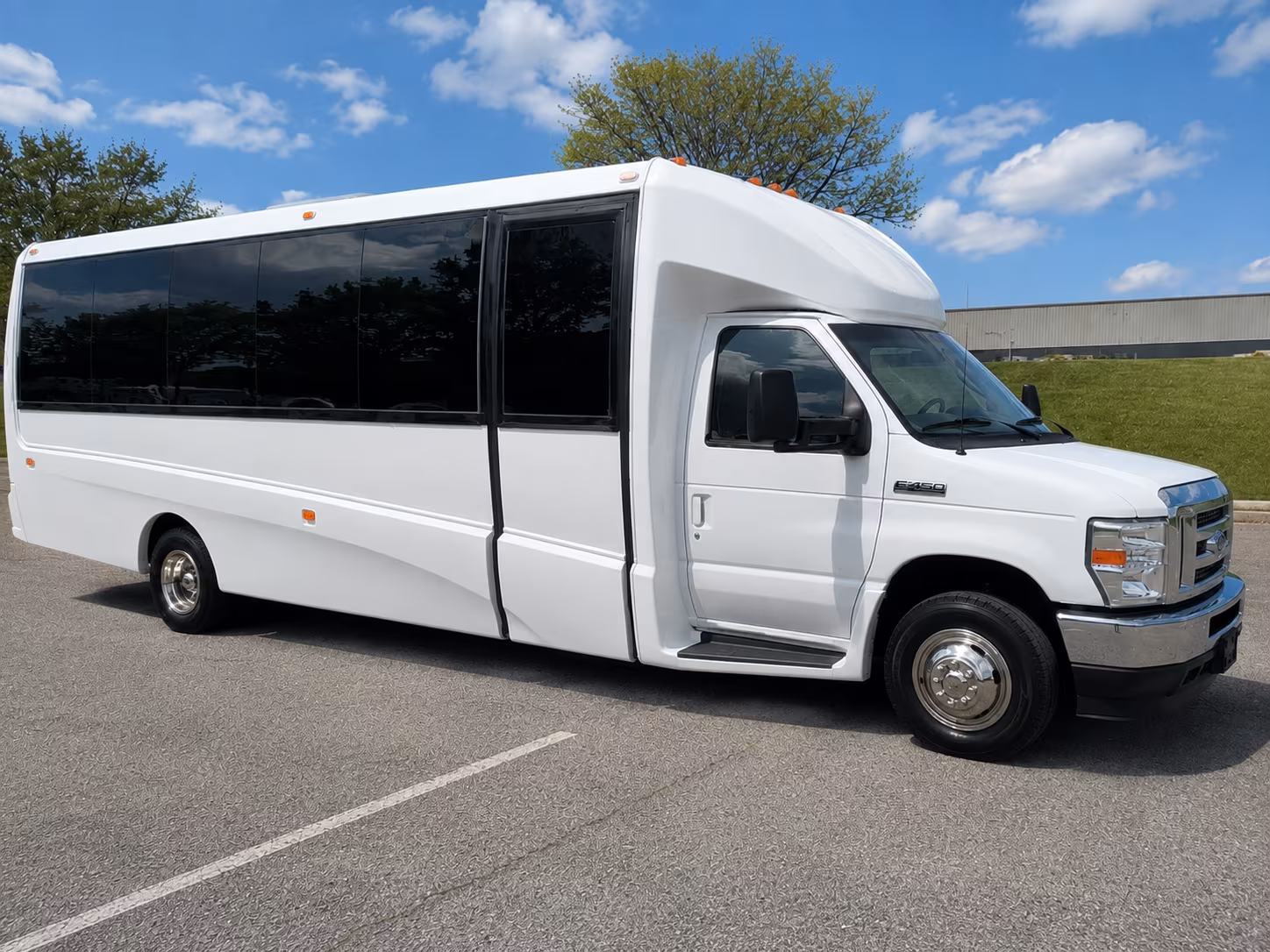 minibus rentals for small group wine tasting near chattanooga